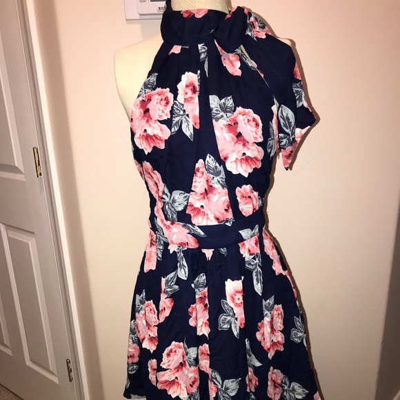 Dress - Picture 1 of 3